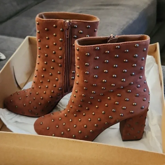 NIB Lucky Brand Wesson Studded Booties - Picture 3 of 4